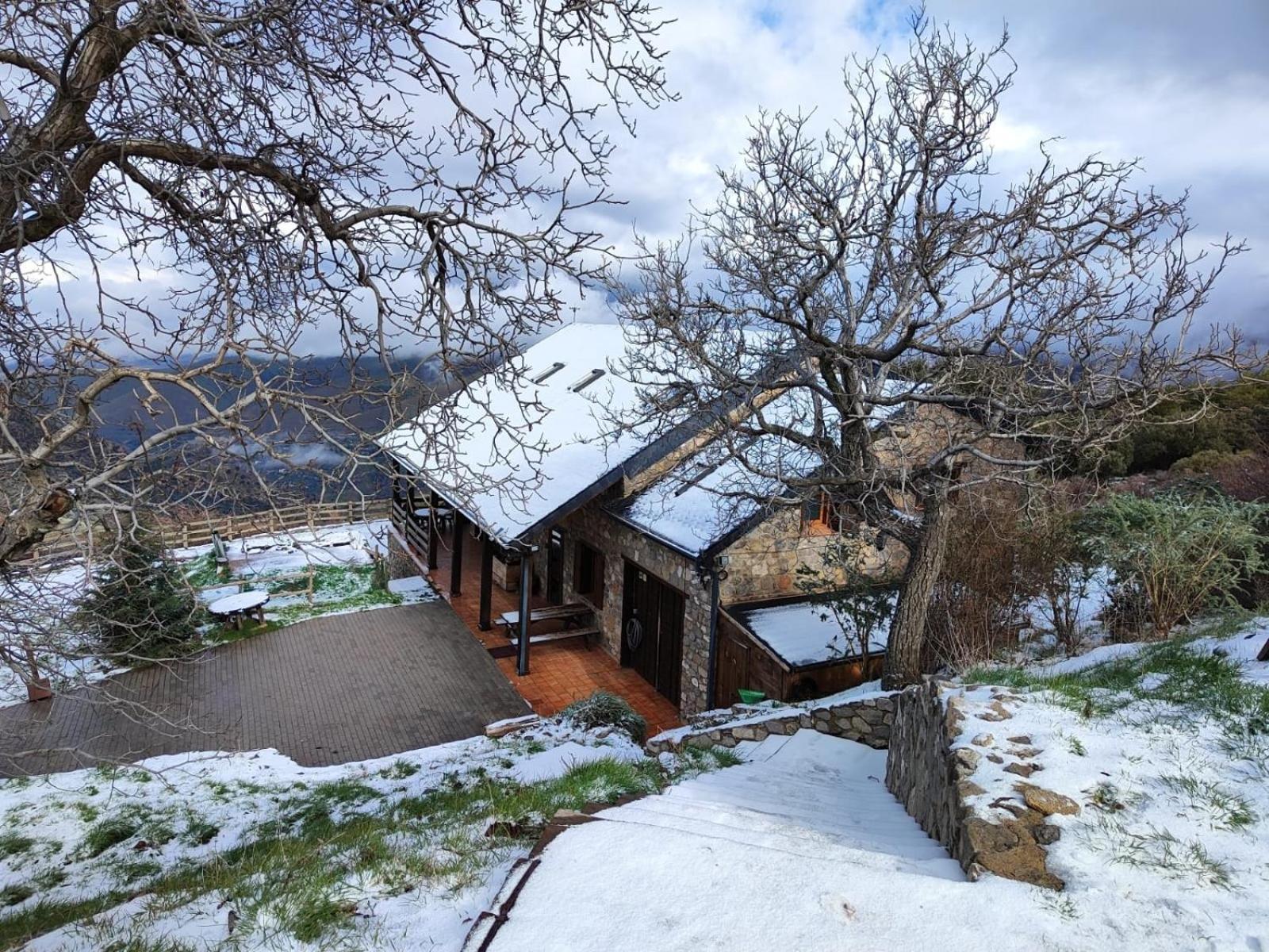 Hostal Refugio Del Aguila "Casa Diaman" Güéjar Sierra Exterior foto